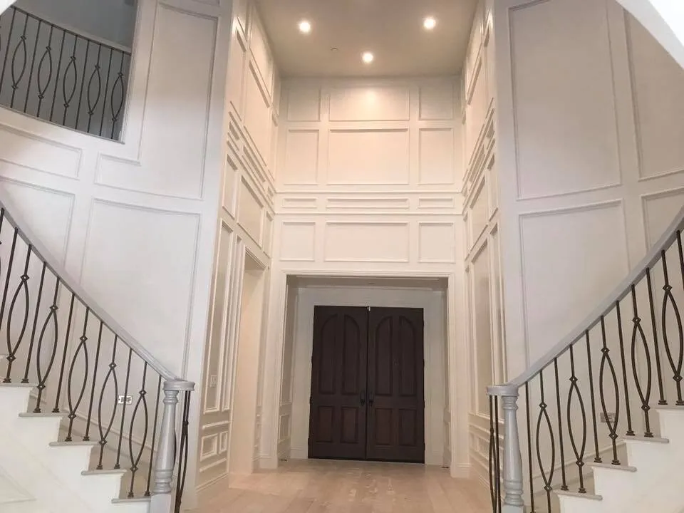 wainscoting
