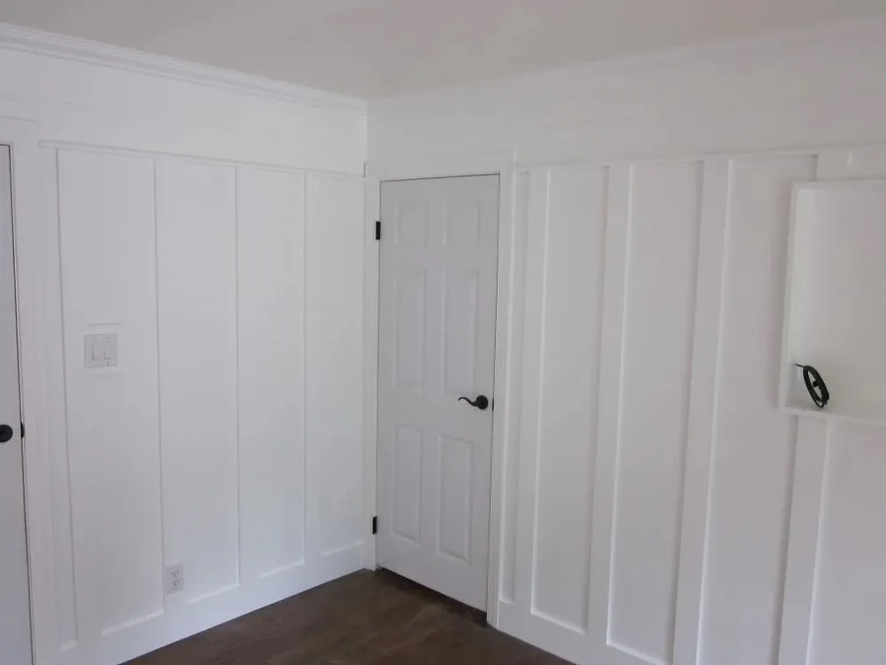 wainscoting
