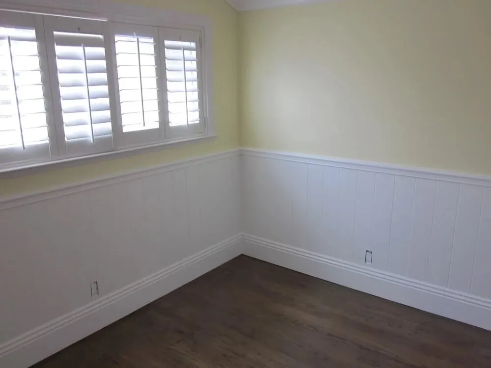 wainscoting
